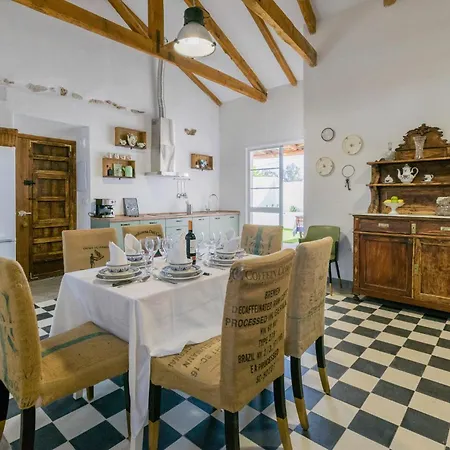 Cozy In Villanueva Del Rio Y M With Kitchen Villanueva del Rio y Minas