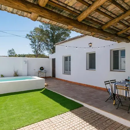 Cozy In Villanueva Del Rio Y M With Kitchen * Villanueva del Rio y Minas